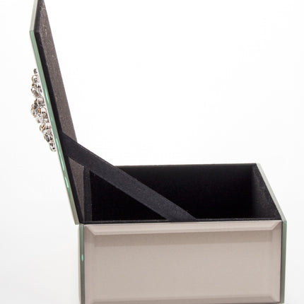 Dekoratīva stikla  lādīte ar kristāla rotājumu