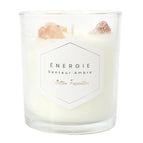 Svece ar orandžiem akmentiņirm