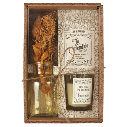 Aromātiska svece ar sausiem ziediem