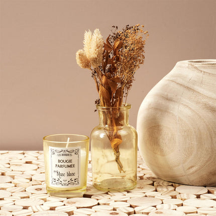 Aromātiska svece ar sausiem ziediem