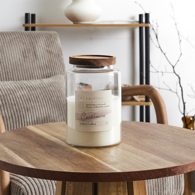 Aromātiskā svece “Caresse – Cachemire” ar koka vāciņu