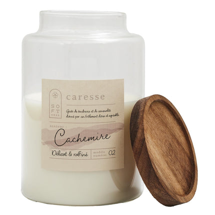Aromātiskā svece “Caresse – Cachemire” ar koka vāciņu