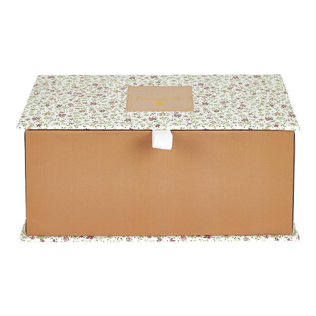 Aromātiskās sveces un dekoratīvās rozes dāvanu komplekts “Tout L’Amour”