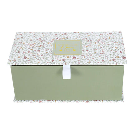 Aromātiskās sveces un dekoratīvās rozes dāvanu komplekts “Tout L’Amour”