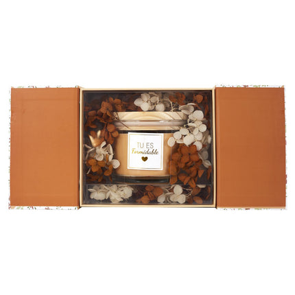 Aromātiskās sveces dāvanu komplekts “Tout l’Amour” – ar ziedu dekoru un koka vāciņu
