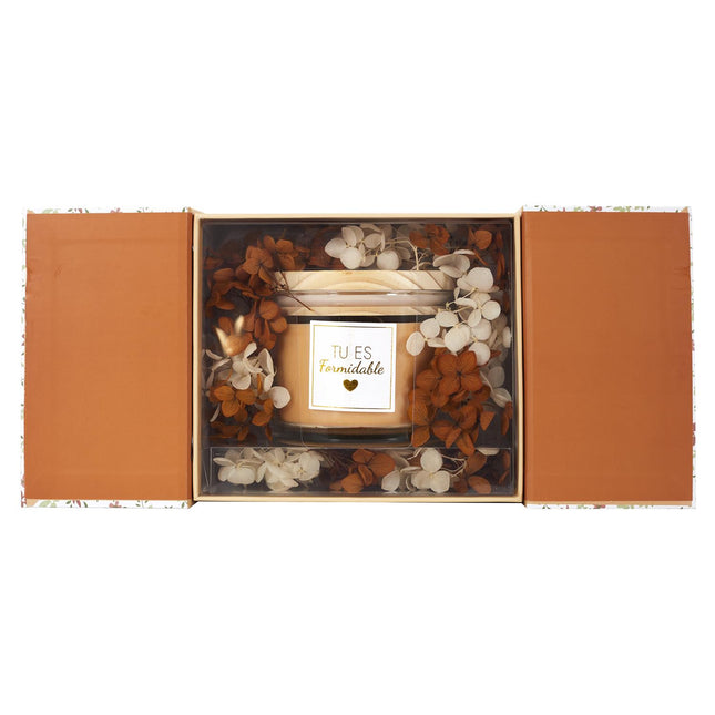 Aromātiskās sveces dāvanu komplekts “Tout l’Amour” – ar ziedu dekoru un koka vāciņu