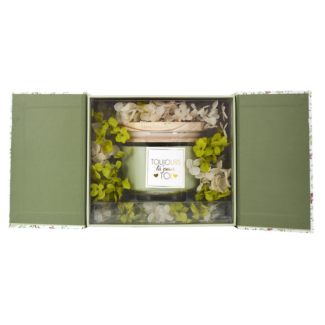 Aromātiskās sveces dāvanu komplekts “Tout l’Amour” – ar ziedu dekoru un koka vāciņu