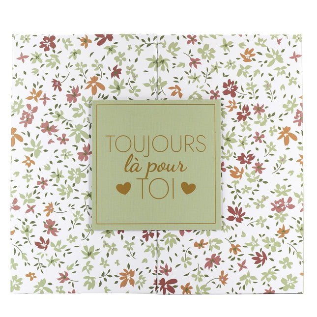 Aromātiskās sveces dāvanu komplekts “Tout l’Amour” – ar ziedu dekoru un koka vāciņu