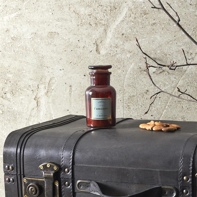 Aromātiskā svece “L’Apothicaire” – vintage stikla pudelīte (11 cm)