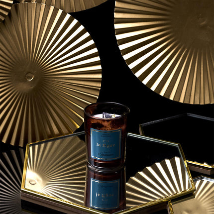 Mini aromātiskā svece ar dekoratīviem akmentiņiem “L’Apothicaire” – 6.5 cm (vairāki aromāti)