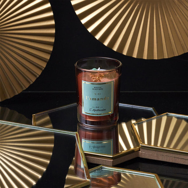 Mini aromātiskā svece ar dekoratīviem akmentiņiem “L’Apothicaire” – 6.5 cm (vairāki aromāti)