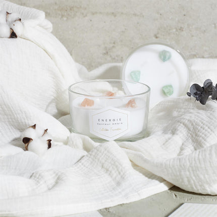 Aromātiska svece ar dekoratīviem akmeņiem