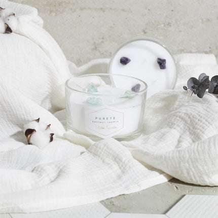 Aromātiska svece ar dekoratīviem akmeņiem