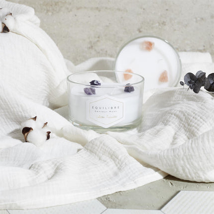 Aromātiska svece ar dekoratīviem akmeņiem