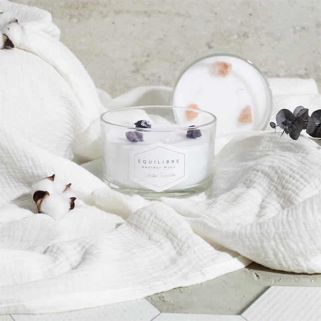 Aromātiska svece ar dekoratīviem akmeņiem