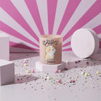 Aromātiskā svece “CHAT – j’adore.” (Kaķītis)&nbsp; ar rotiņu komplektā