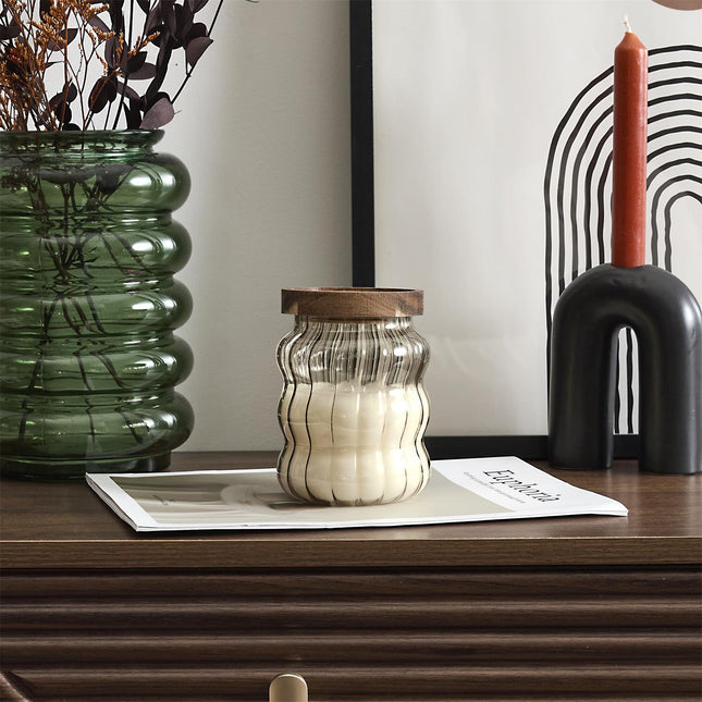 Aromātiskā svece ar koka vāciņu