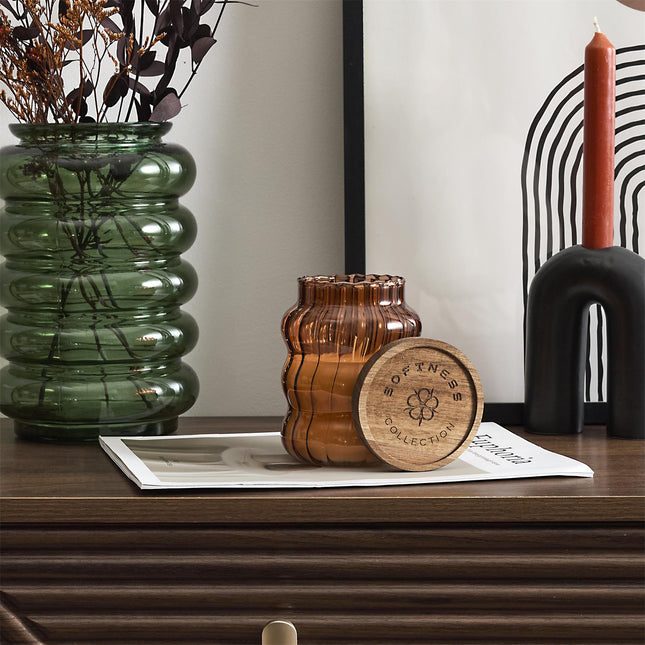 Aromātiskā svece ar koka vāciņu