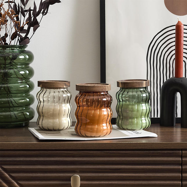 Aromātiskā svece ar koka vāciņu