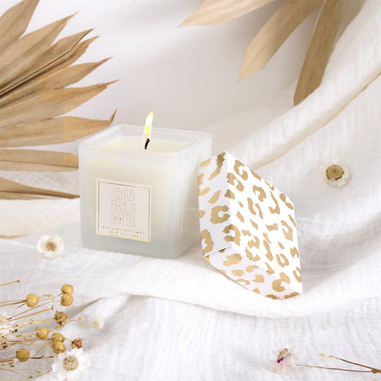 Aromātiskā svece “Leopard” kvadrātveida 5 cm – Sandalkoks, Pūderīgs aromāts & Dzintars