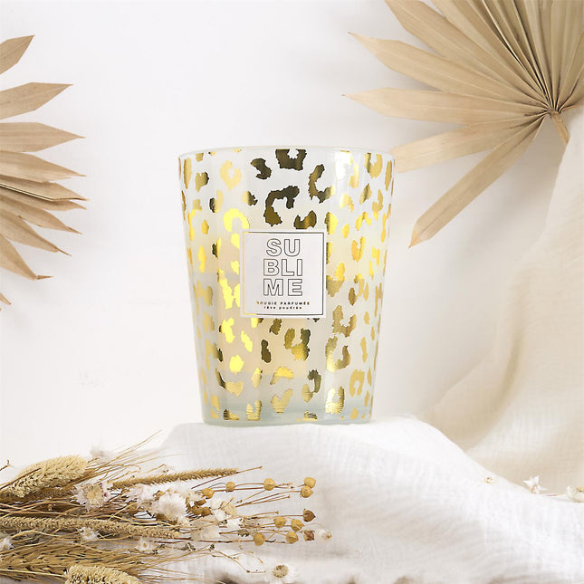 Aromātiskā svece “Leopard” stikla vāzē 16 cm – Sandalkoks, Pūderīgs aromāts & Ambra