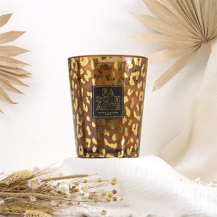 Aromātiskā svece “Leopard” stikla vāzē 16 cm – Sandalkoks, Pūderīgs aromāts & Ambra