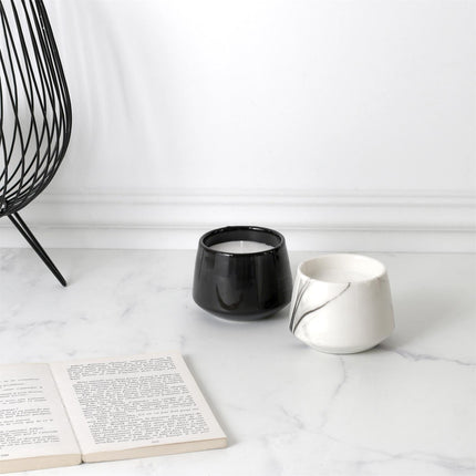 Aromātiskā svece marmora dizaina traukā