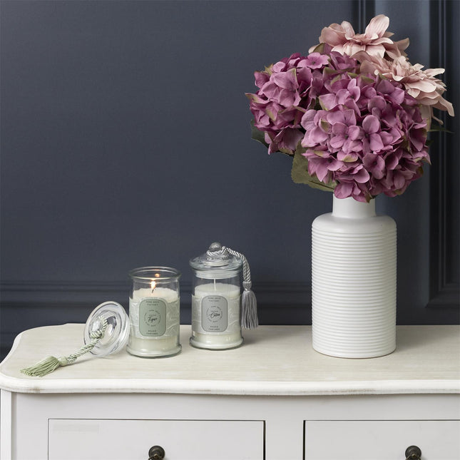 Aromātiskā svece stikla traukā ar vāciņu