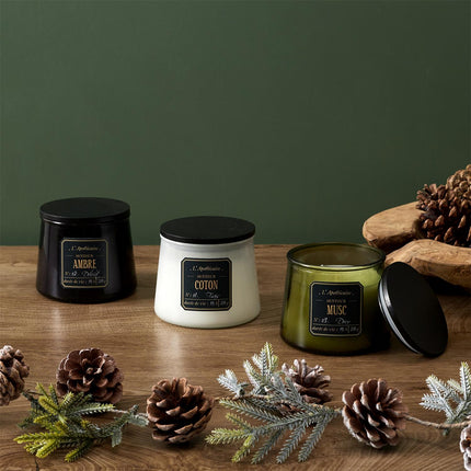 Aromātiskā svece “L’Apothicaire” – Musks / Kokvilna / Ambra