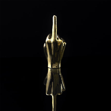 Keramikas dekoratīvā figūra – zelta rokas žests