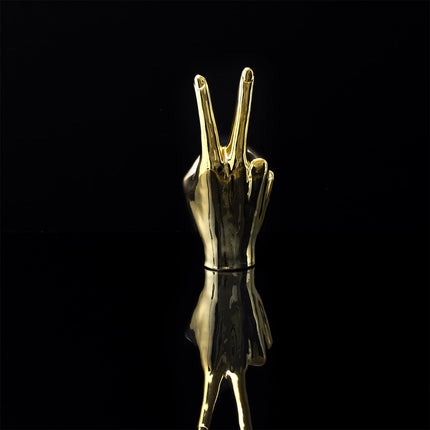 Keramikas dekoratīvā figūra – zelta rokas žests