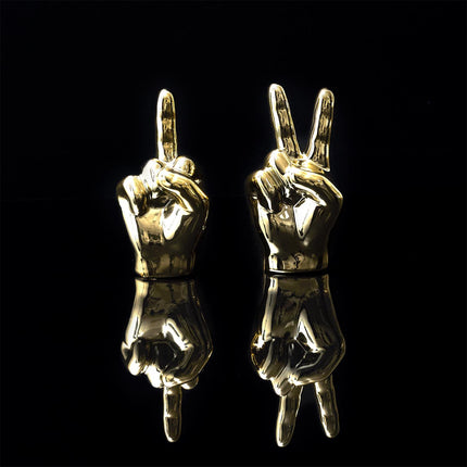 Keramikas dekoratīvā figūra – zelta rokas žests