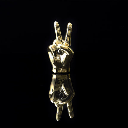Keramikas dekoratīvā figūra – zelta rokas žests