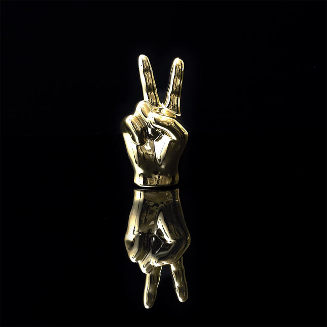 Keramikas dekoratīvā figūra – zelta rokas žests