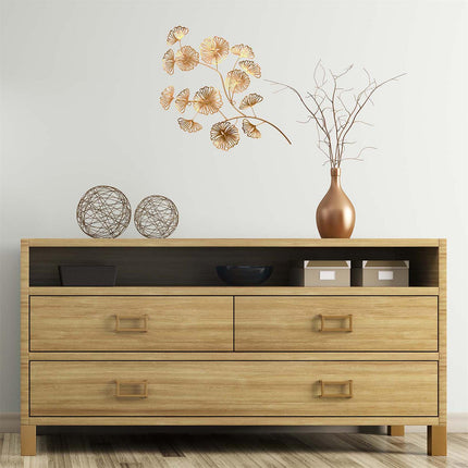 Metāla sienas dekors – zeltainie lapu ziedi