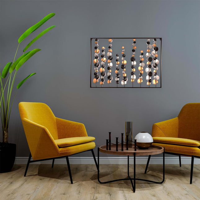 Metāla sienas dekors – melni, zeltaini un sudraboti lapu stiebri