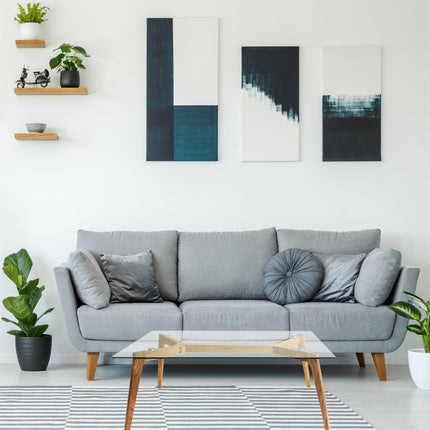 Kafijas galdiņš ar stikla virsmu un koka kājām