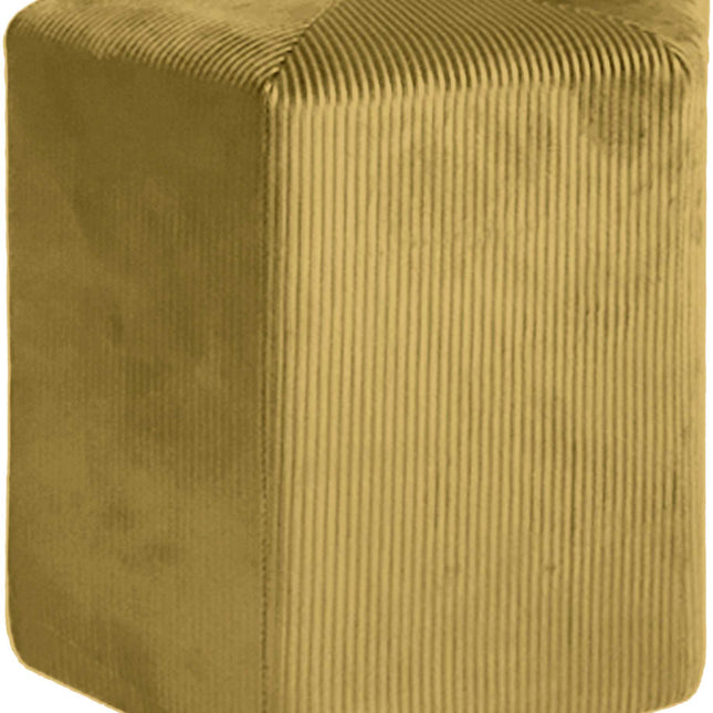 Velūra pufs Giula – silts akcents modernam interjeram