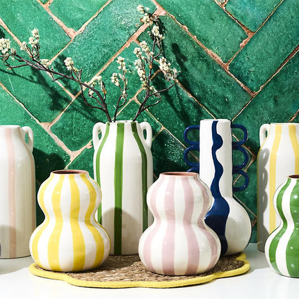 Dolce Vita keramikas vāze ar svītrām – H22,5 cm, 4 krāsas