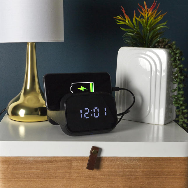 Modinātājpulkstenis ar 3 ierīču uzlādes staciju