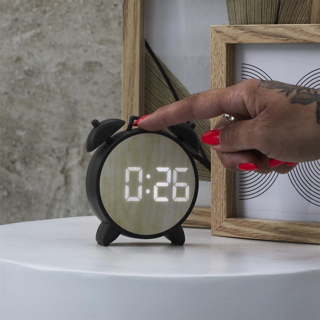 Vintage stila LED modinātājs ar koka efektu