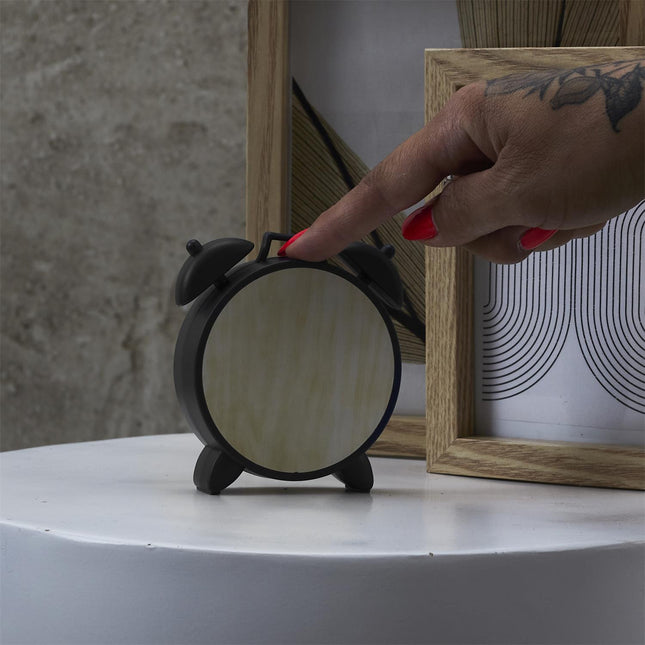 Vintage stila LED modinātājs ar koka efektu