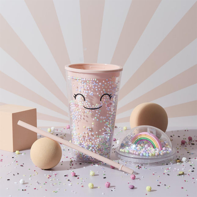 Dzērienu krūze ar salmiņu