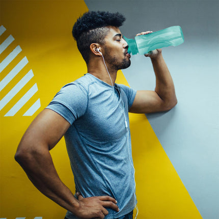 Sporta ūdens pudele ar salmiņu – 900 ml