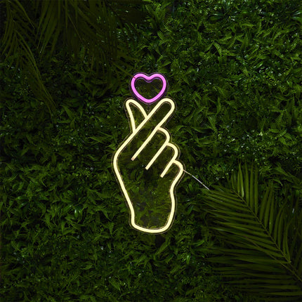 LED neona efekta lampa “Love Sign” – rokas žests ar sirdi
