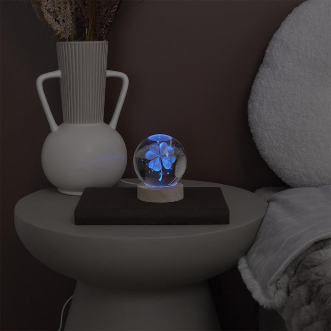 Stikla kristāla bumbiņa ar krāsu mainošu LED apgaismojumu