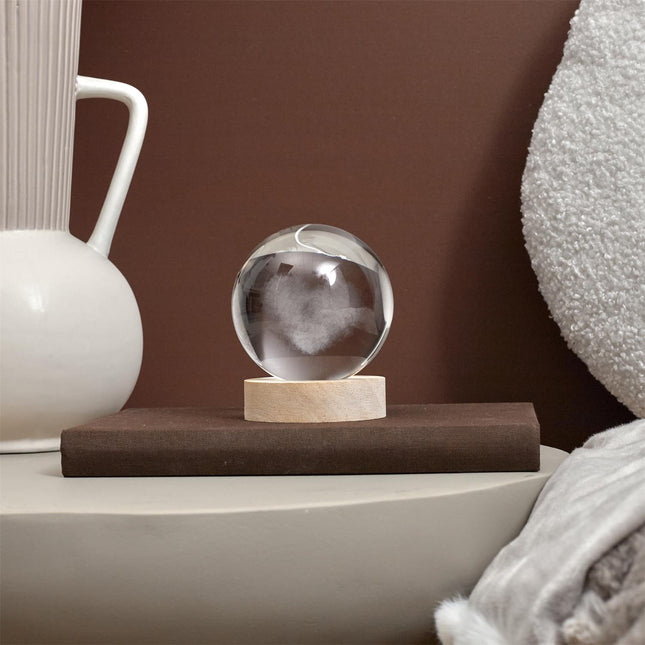 Stikla kristāla bumbiņa ar krāsu mainošu LED apgaismojumu