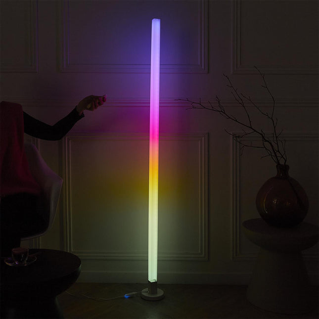 LED stāvlampa  ar krāsu maiņu un tālvadību (151 cm)