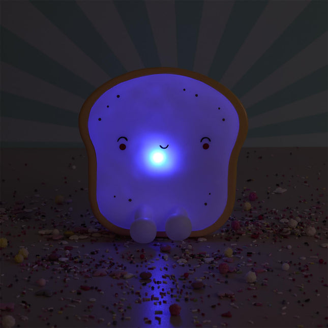 Naktslampiņa “Kawaii Toast” ar krāsu maiņu – mīksta un spaidāma