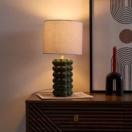 Galda lampa – zaļa keramikas lampa ar auduma abažūru